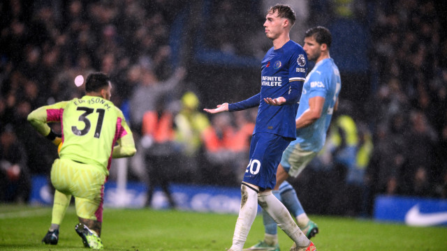 Chelsea and Manchester City share the spoils in eight-goal thriller at "Stamford Bridge"