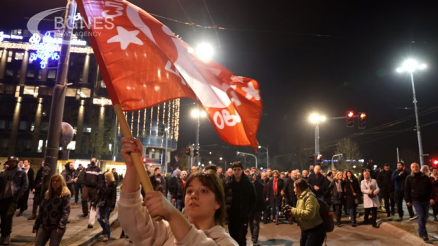 Students, citizens and representatives of the opposition today blocked the building of the Ministry of State and Local Government, in the center of Belgrade