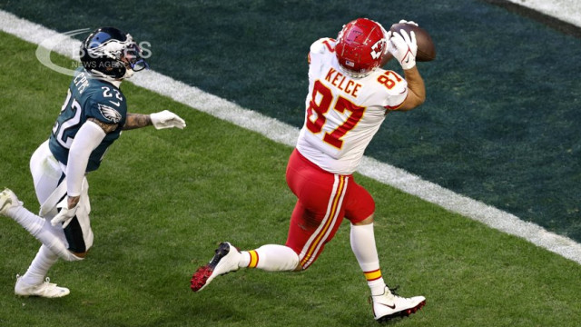 Kansas City tight end Travis Kelce played a disappointing game on Christmas Day in front of his girlfriend, pop star Taylor Swift