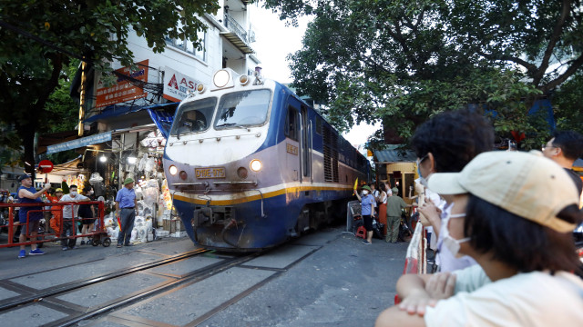 Train street: the unique attraction of Hanoi