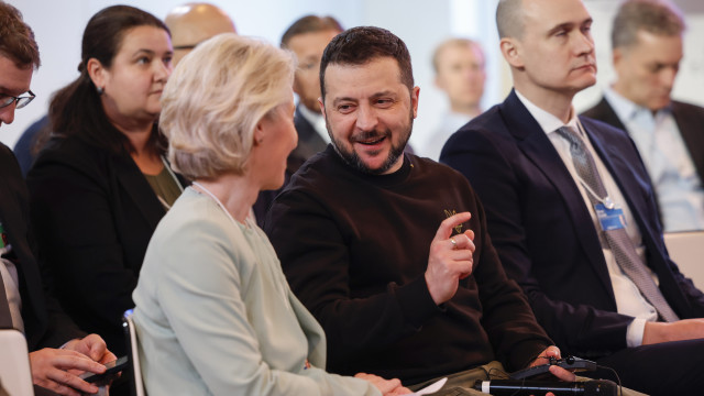 Zelensky and the Chinese Prime Minister in the center of attention in Davos