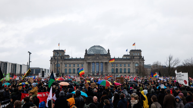 Tens of thousands protested in Germany against the far right