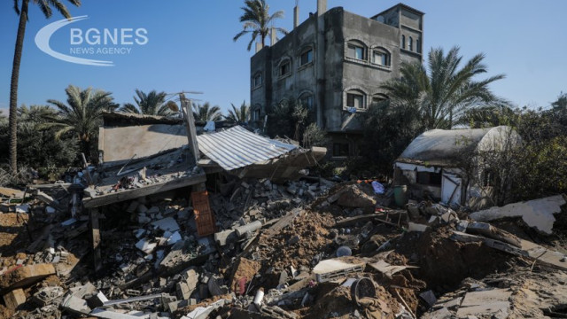 In the western part of the city of Khan Yunis, the paratrooper brigade stormed a multi-story building believed to have been used by a Hamas brigade commander to direct the fighting against Israel