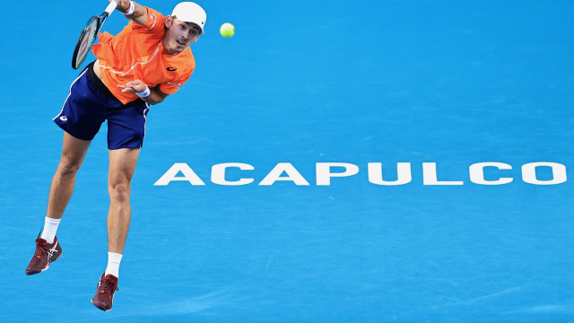 De Minaur overcomes Tsitsipas for another semi-final in Acapulco