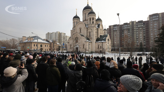 Thousands of Russians bowed to Alexei Navalny