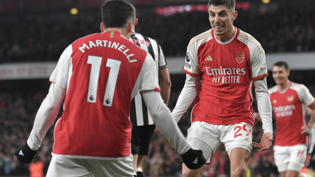 Six-star Arsenal thrash Sheffield United to keep up pace with Liverpool and City