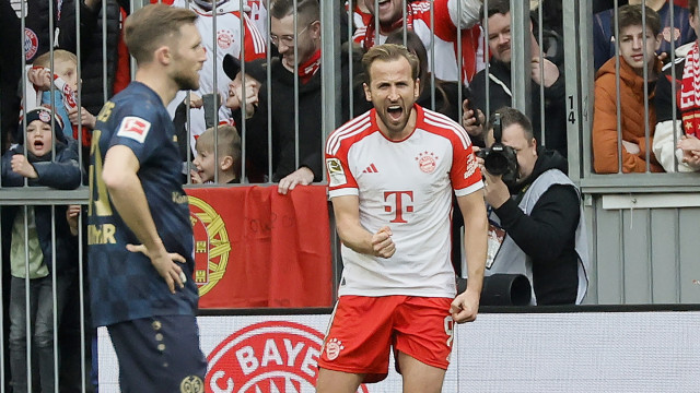 Bayern hit Mainz for eight for perfect end to the week