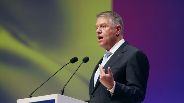 Romanian president announces his candidacy to lead NATO