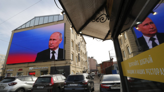 Putin votes online in Russia's presidential election