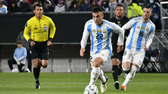 Columbia surprised Spain, Argentina beat El Salvador without Messi