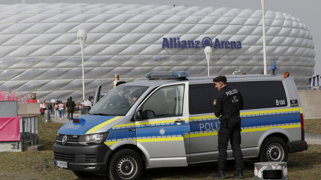 Police in Munich steps up security ahead of Der Klassiker due to threat of a terrorist attack