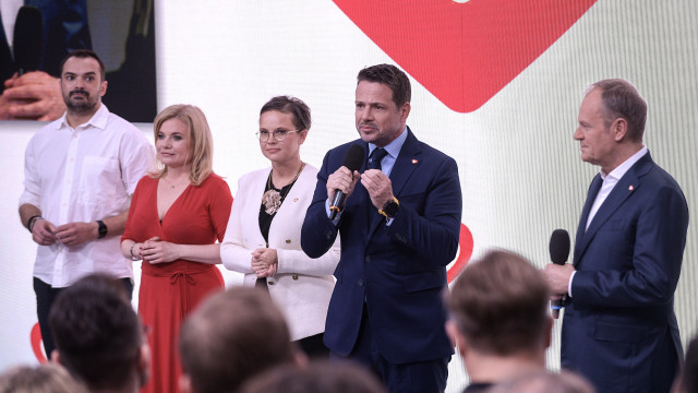 Poland's pro-European politicians pass local elections test