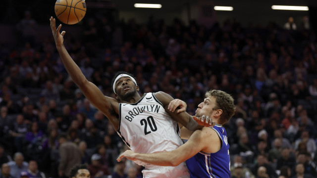 Sacramento cruises past Brooklyn, Vezenkov with nearly three minutes on the floor