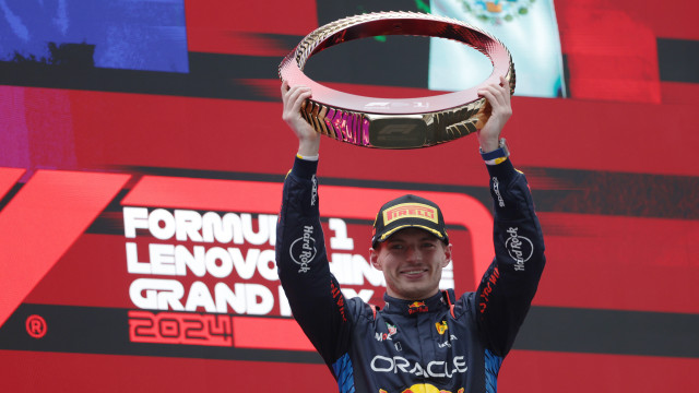 Verstappen wins convincingly Chinese Grand Prix