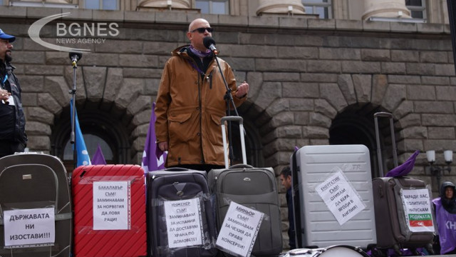 Energy workers and miners from the country's coal regions protested under the windows of the government