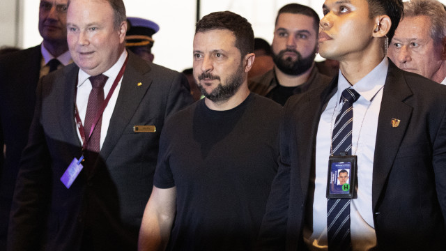 Zelensky arrives at the Defense Forum in Singapore