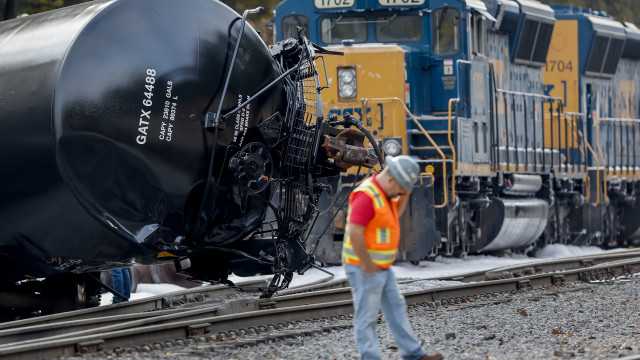 A landslide caused the derailment of a train carrying 185 passengers in western Germany