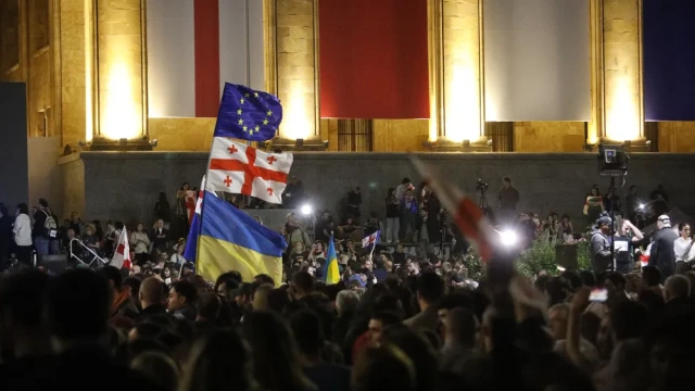 Thousands of Georgians gathered in the capital Tbilisi for a charity concert to raise funds for those arrested during weeks of protests against the controversial "foreign influence" law