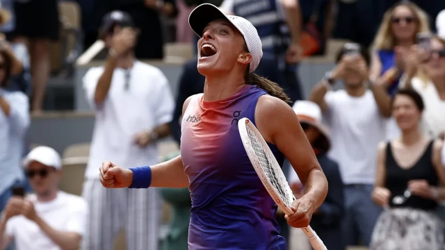 Schwiontek crushes Paolini for third consecutive Roland Garros trophy