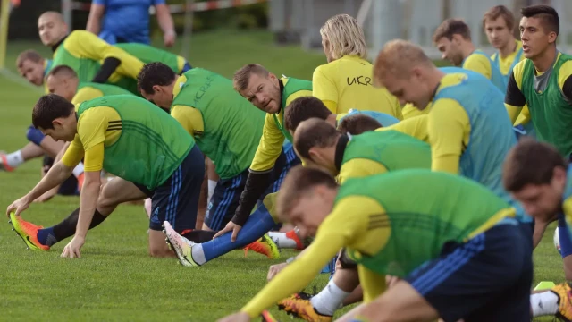 More than 1,000 Ukrainian refugees in Germany watched the Ukrainian national team train in Wiesbaden