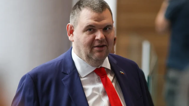 Ahmed Dogan recommended not to support Rosen Zhelyazkov's cabinet, I will do what the people want - they want a government, said MRF chair Peevski