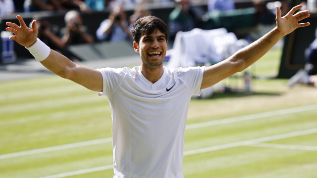 Alcaraz completely outplayed Djokovic to defend his Wimbledon title