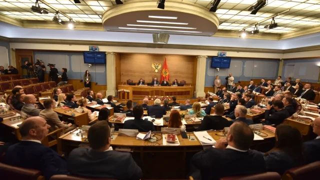 MPs in the Montenegrin parliament today supported the new Montenegrin government of Prime Minister Milojko Spajic
