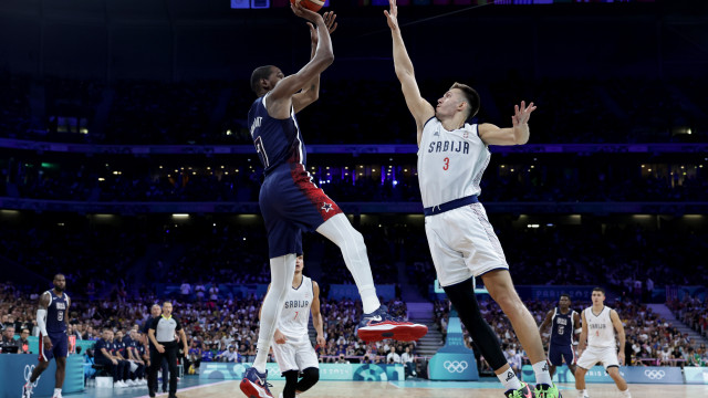 USA cruised past Serbia for a successful start at the basketball tournament in Paris