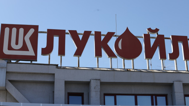 Mysterious Greek businessman with an offshore company in the Virgin Islands wants to buy Lukoil Neftohim in Bulgaria