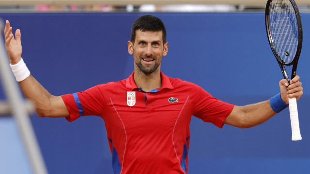 Djokovic survives injury to reach Olympic tennis semi-finals