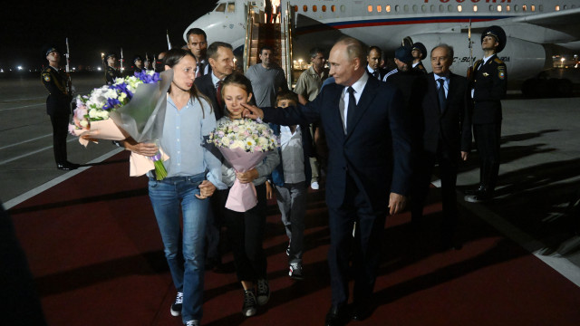 Putin welcomed Russian prisoners released by the West in Moscow