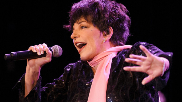 Liza Minnelli is writing a memoir