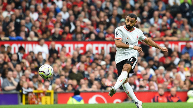 Liverpool cruise past Manchester United at Old Trafford