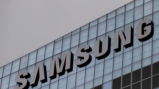 Samsung plans to cut 30% of its staff overseas