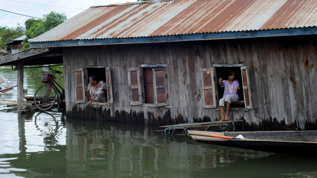 Shanghai hit by second typhoon days after historic storm