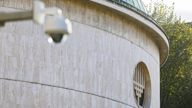 Pakistani man installed a camera on his daughter's head