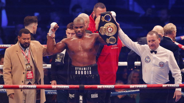 Dubois stuns Joshua with a knockout in the fifth round at Wembley