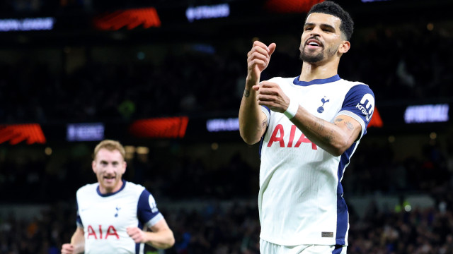 10-men Tottenham open Europa League campaign with a win over Qarabag