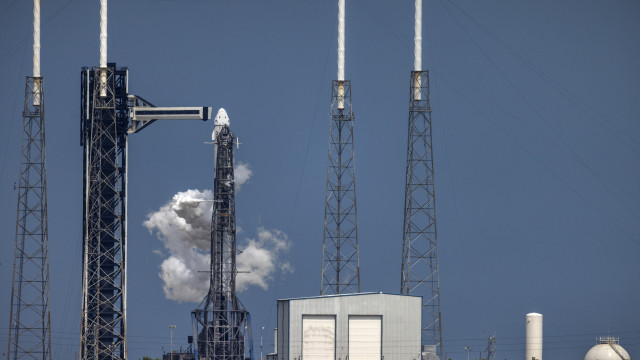 SpaceX 'caught' mega rocket accelerator after test flight