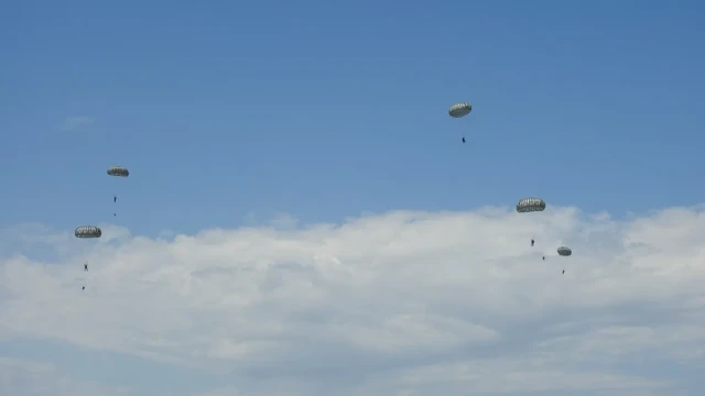 paratroper