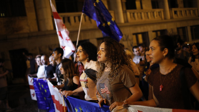 Thousands of Georgians protested in Tbilisi because of election manipulations