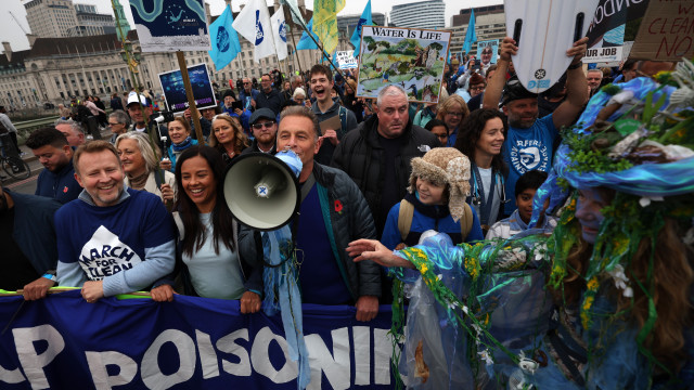 Thousands take to the streets of London to demand water conservation