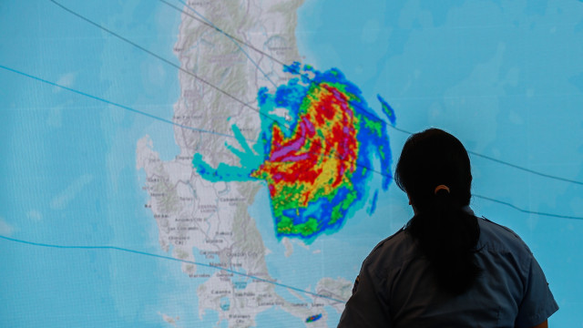 More than 250,000 people evacuated as 'super typhoon' Man-Yi approaches the Philippines