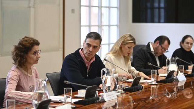 Pedro Sanchez addresses parliament over disastrous floods in Spain