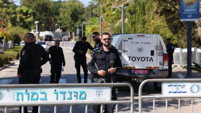 3 arrested after firing flares at Netanyahu's home