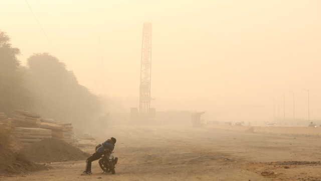 New Delhi schools switch to online learning because of dirty air