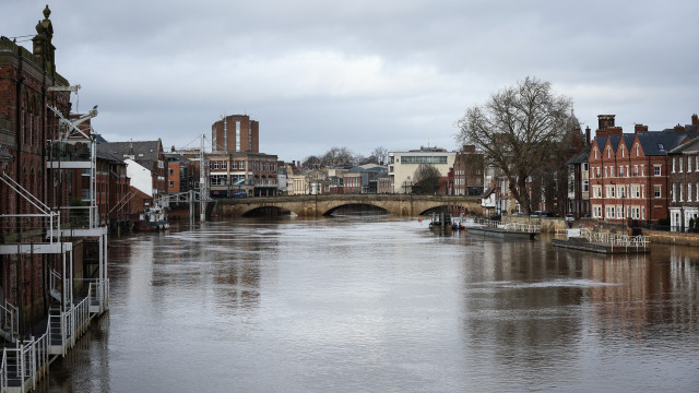 UK expects more flooding in the coming days