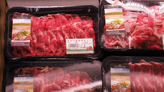 China lifts bans on Australian red meat