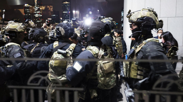 Parliament lifts martial law in South Korea, army refuses to comply