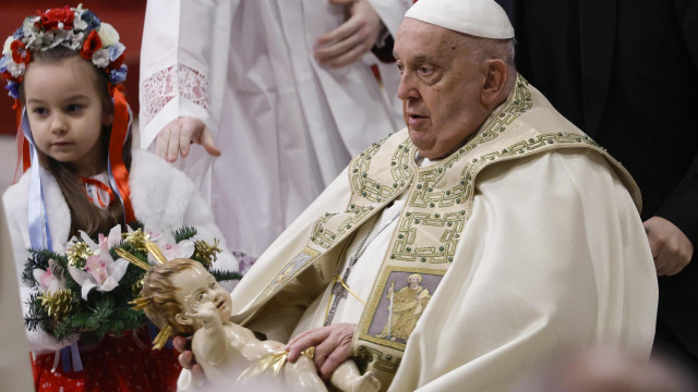 Pope Celebrates Christmas Under Shadow of War